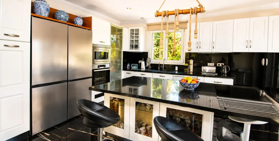 Sale of detached villa in Sierrezuela 15