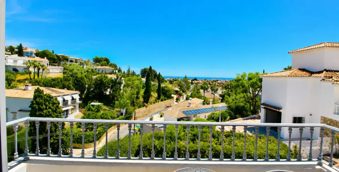 Sale of detached villa in Sierrezuela 24