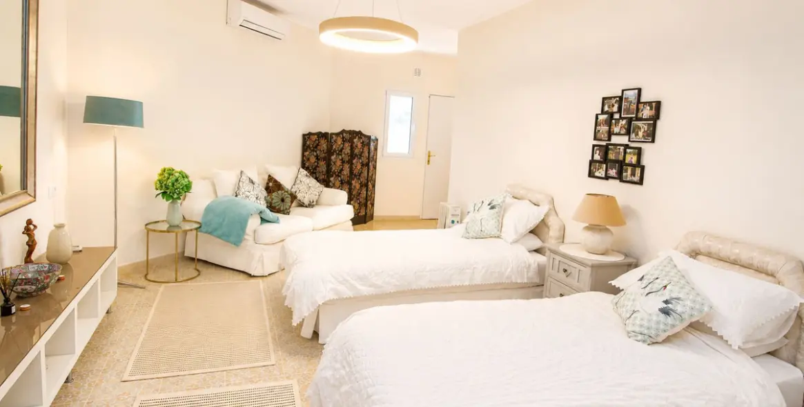 Sale of detached villa in Sierrezuela 31