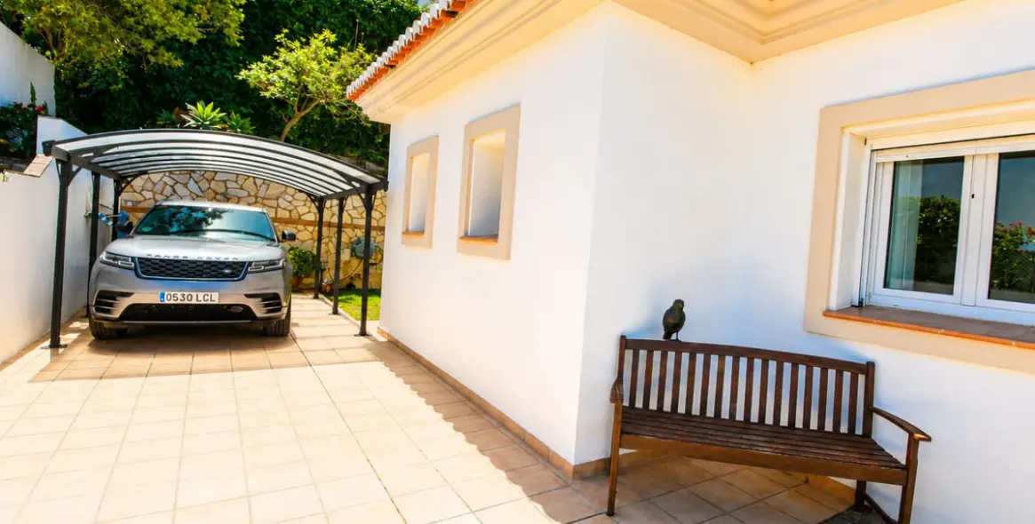 Sale of detached villa in Sierrezuela 46