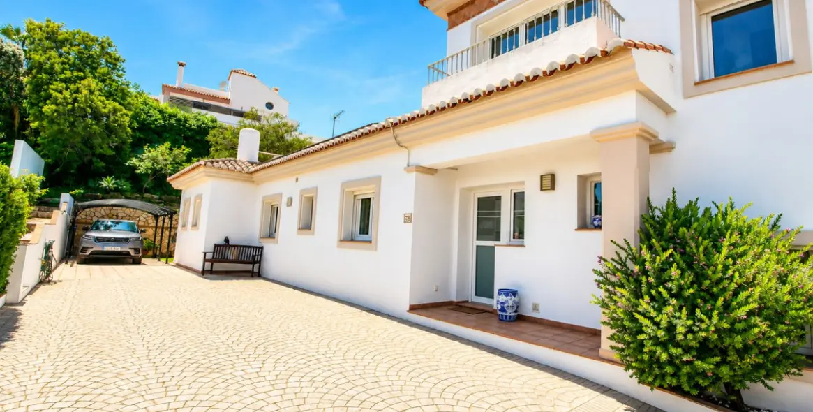 Sale of detached villa in Sierrezuela 52