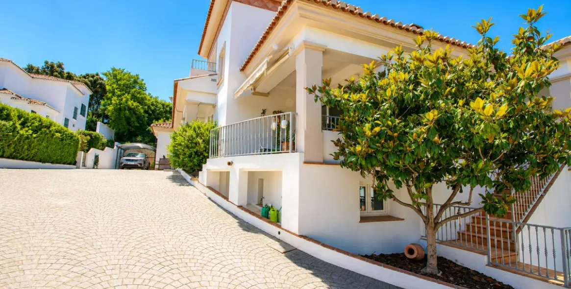 Sale of detached villa in Sierrezuela 54