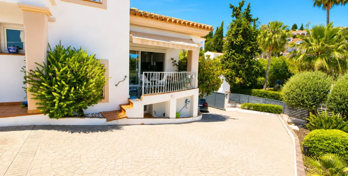 Sale of detached villa in Sierrezuela 56