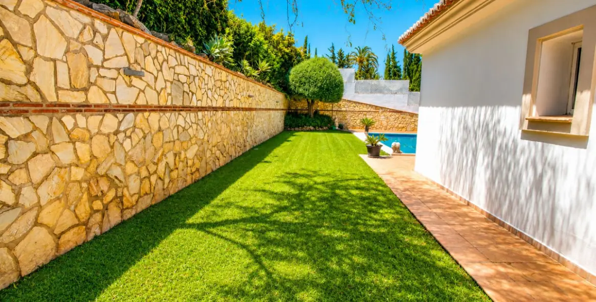 Sale of detached villa in Sierrezuela 60