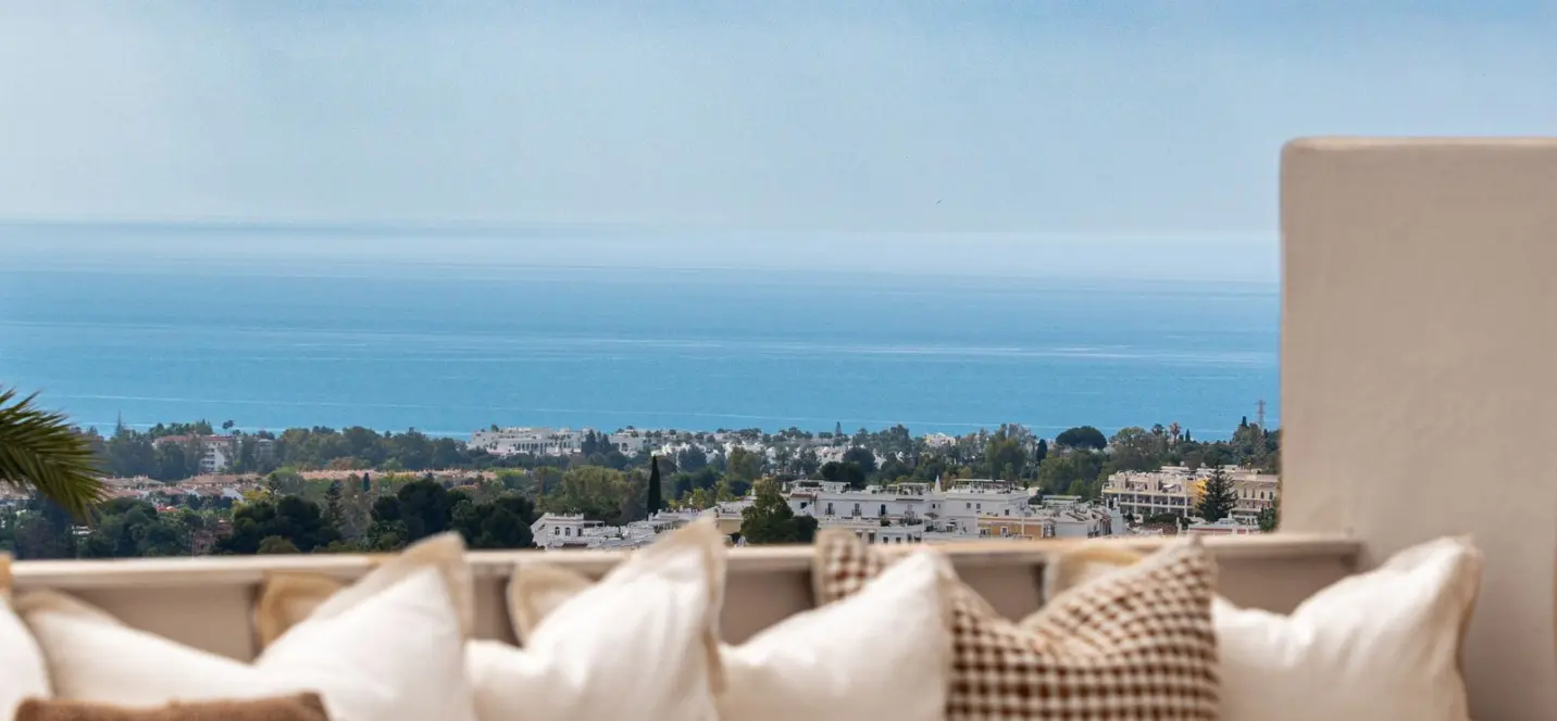 Sale of middle floor apartment in Nueva Andalucía 2