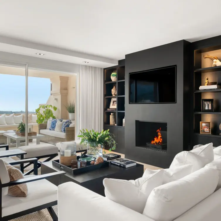 Sale of middle floor apartment in Nueva Andalucía