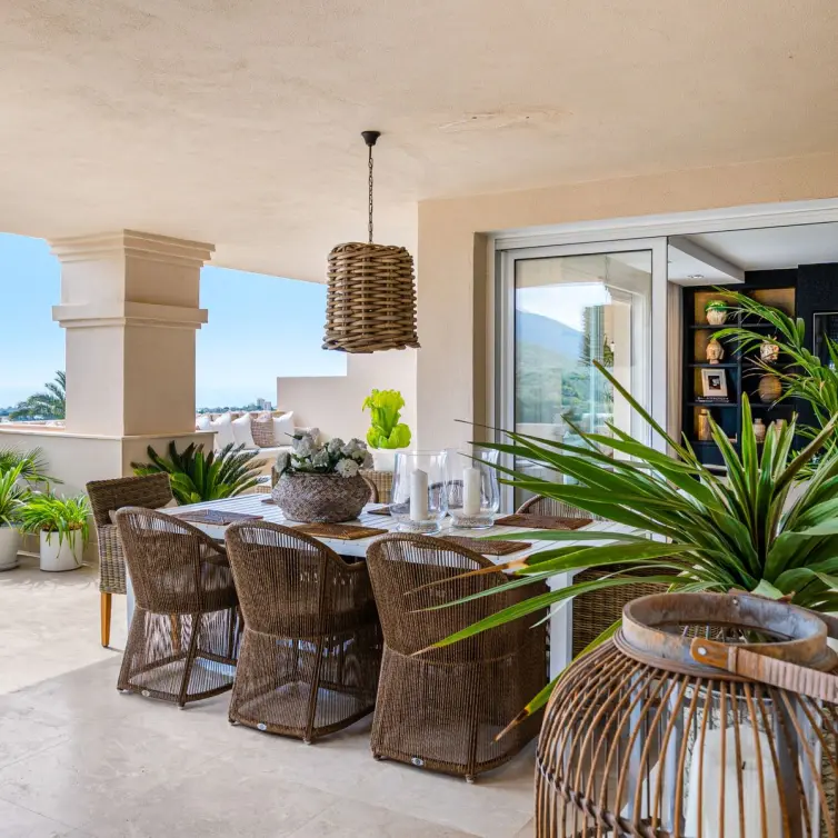 Sale of middle floor apartment in Nueva Andalucía