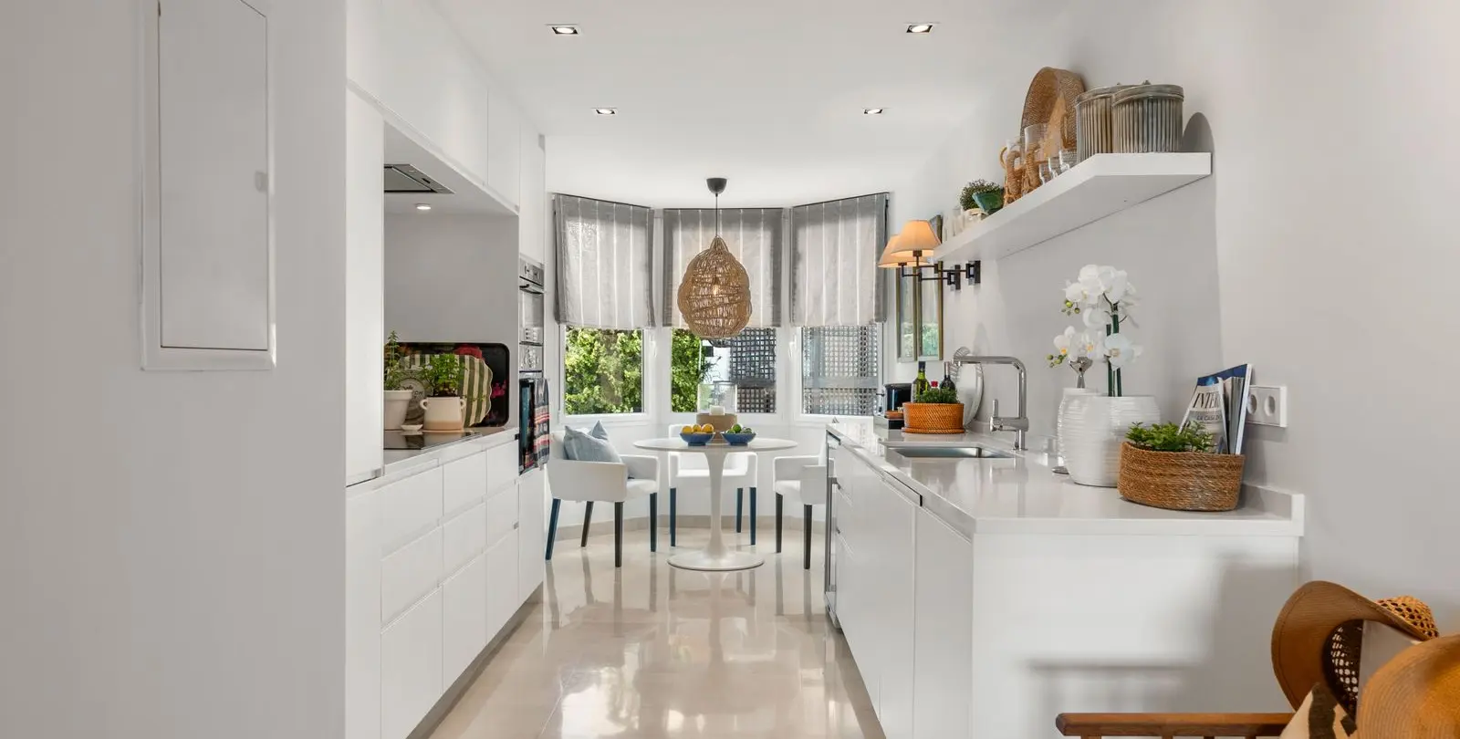 Sale of middle floor apartment in Nueva Andalucía 15