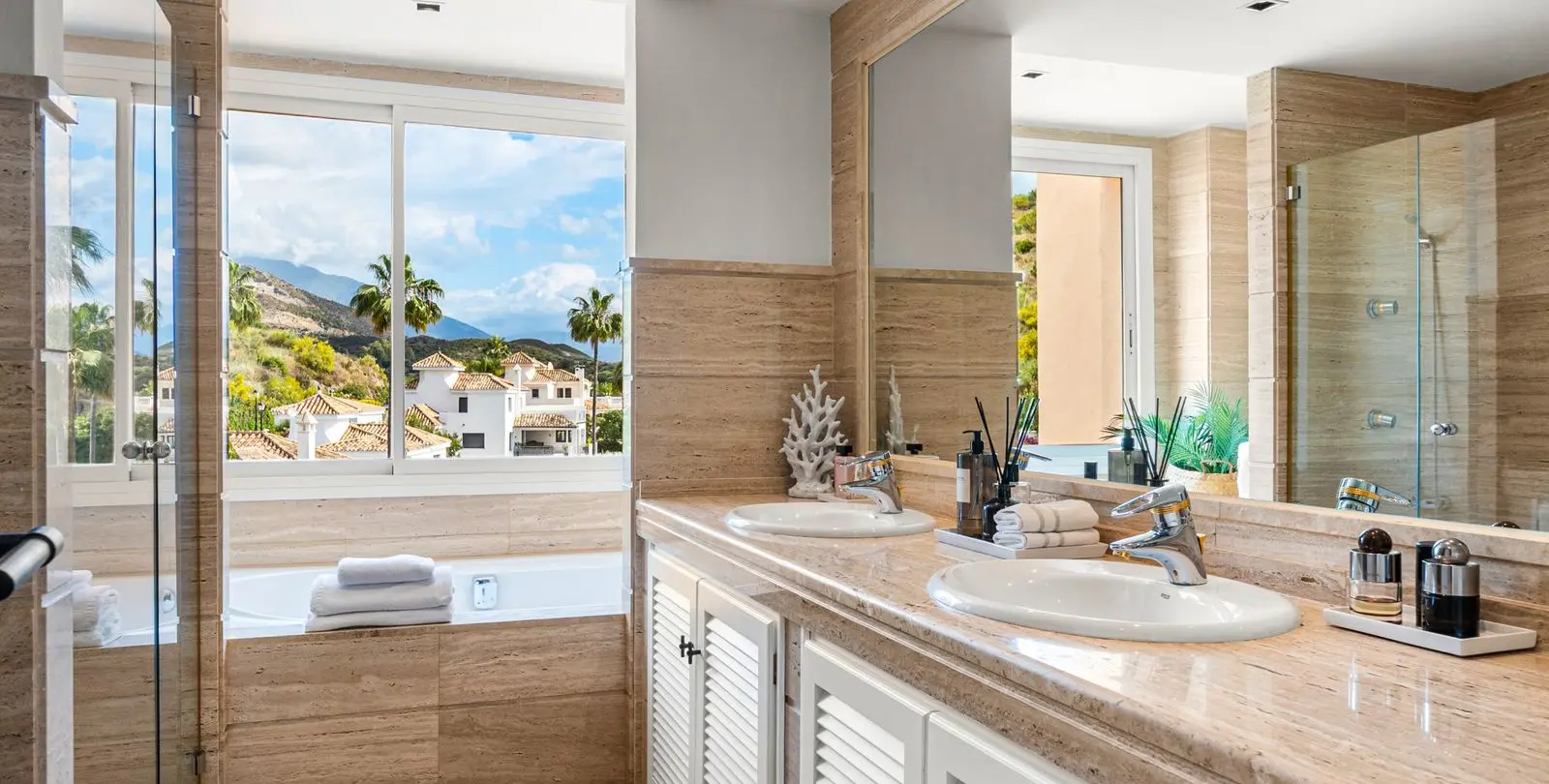 Sale of middle floor apartment in Nueva Andalucía 18