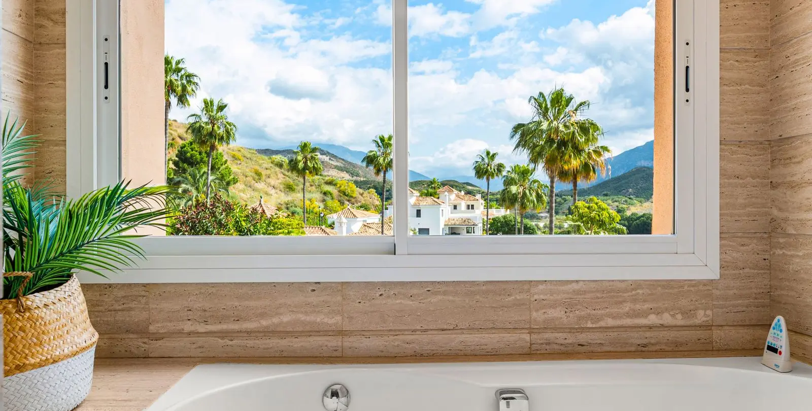 Sale of middle floor apartment in Nueva Andalucía 19