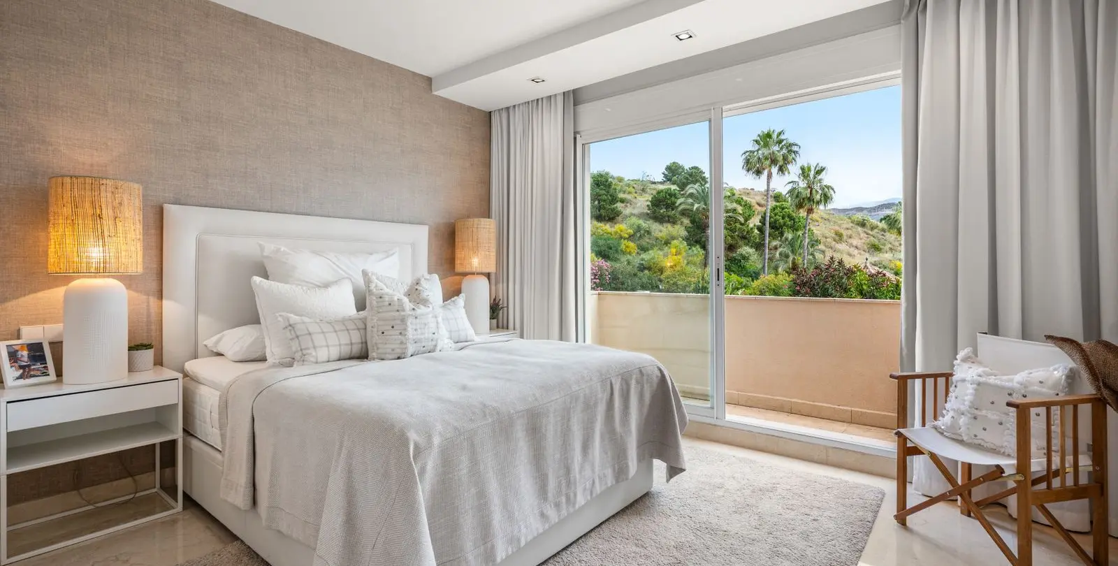 Sale of middle floor apartment in Nueva Andalucía 20