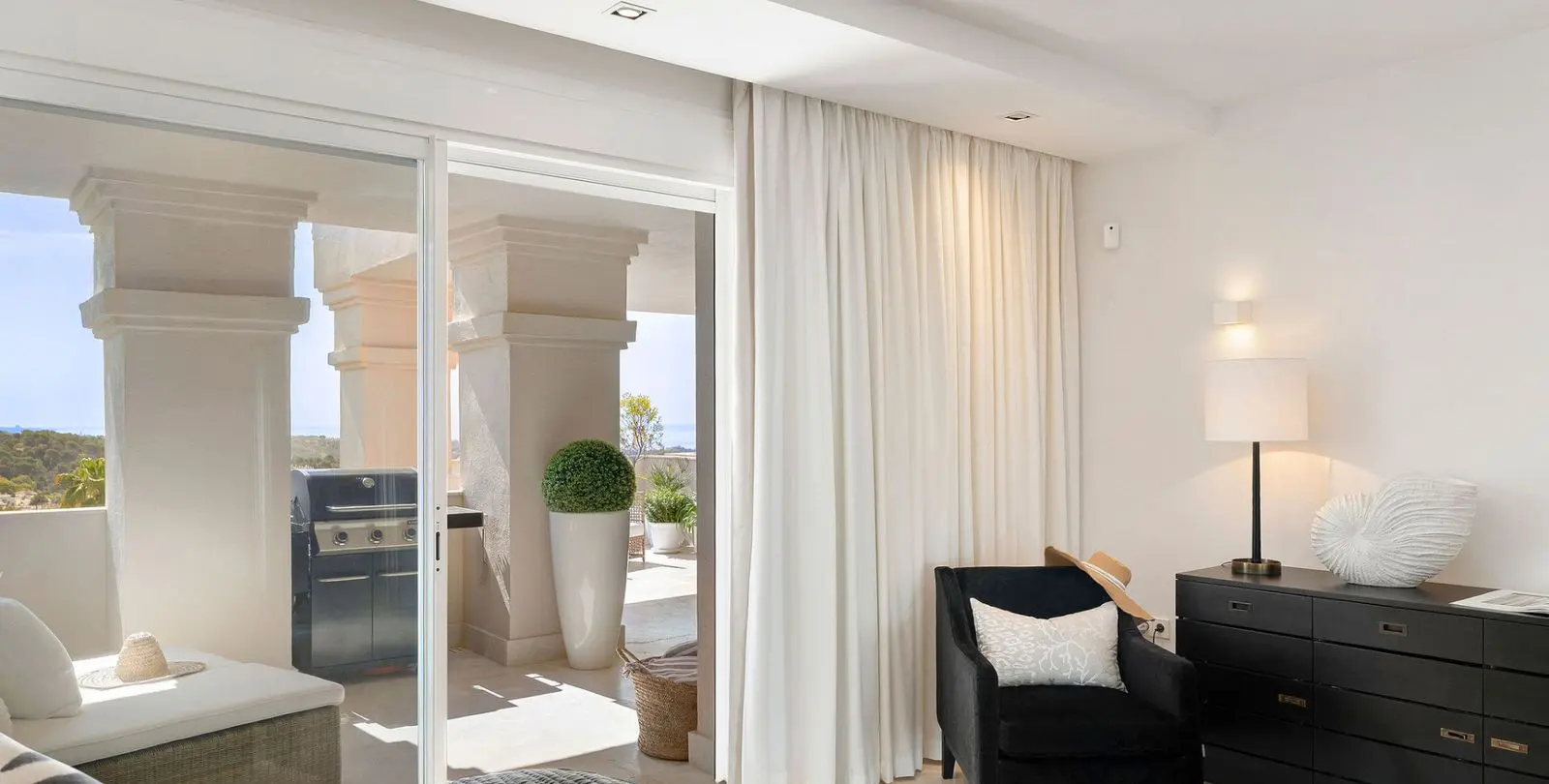 Sale of middle floor apartment in Nueva Andalucía 25