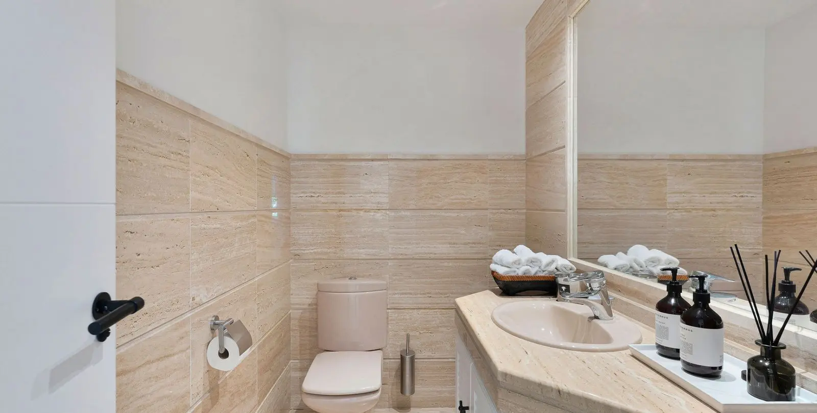 Sale of middle floor apartment in Nueva Andalucía 27