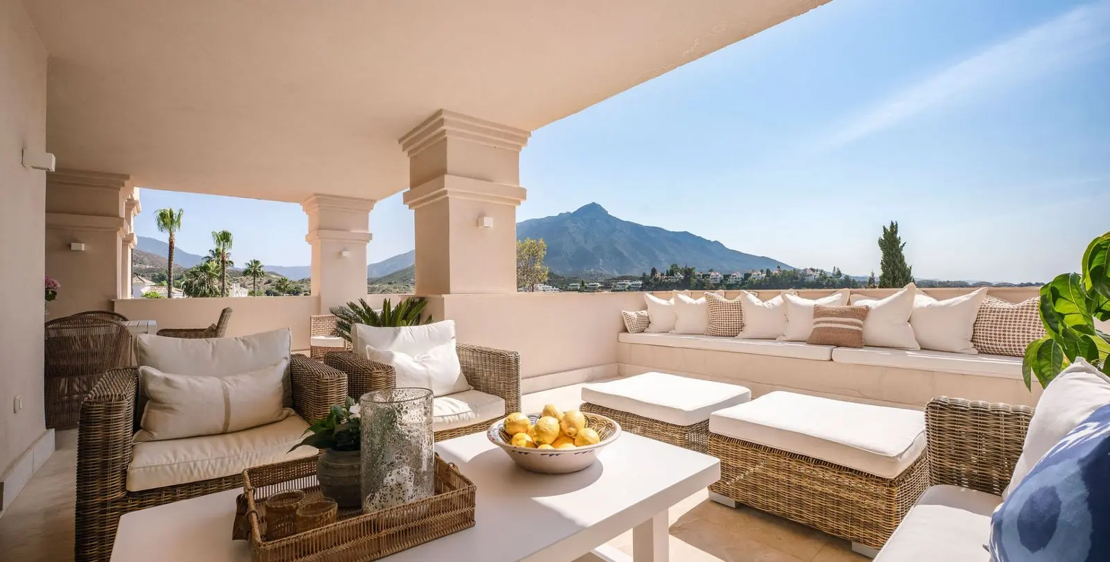 Sale of middle floor apartment in Nueva Andalucía 33