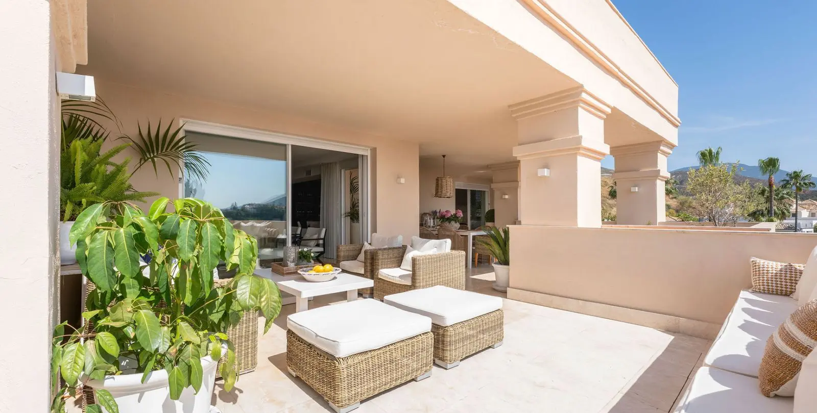 Sale of middle floor apartment in Nueva Andalucía 39
