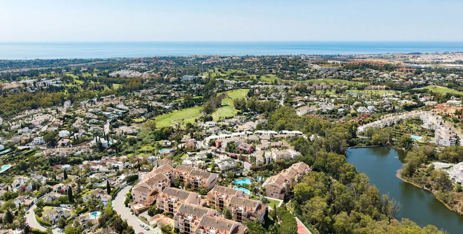 Sale of middle floor apartment in Nueva Andalucía 44