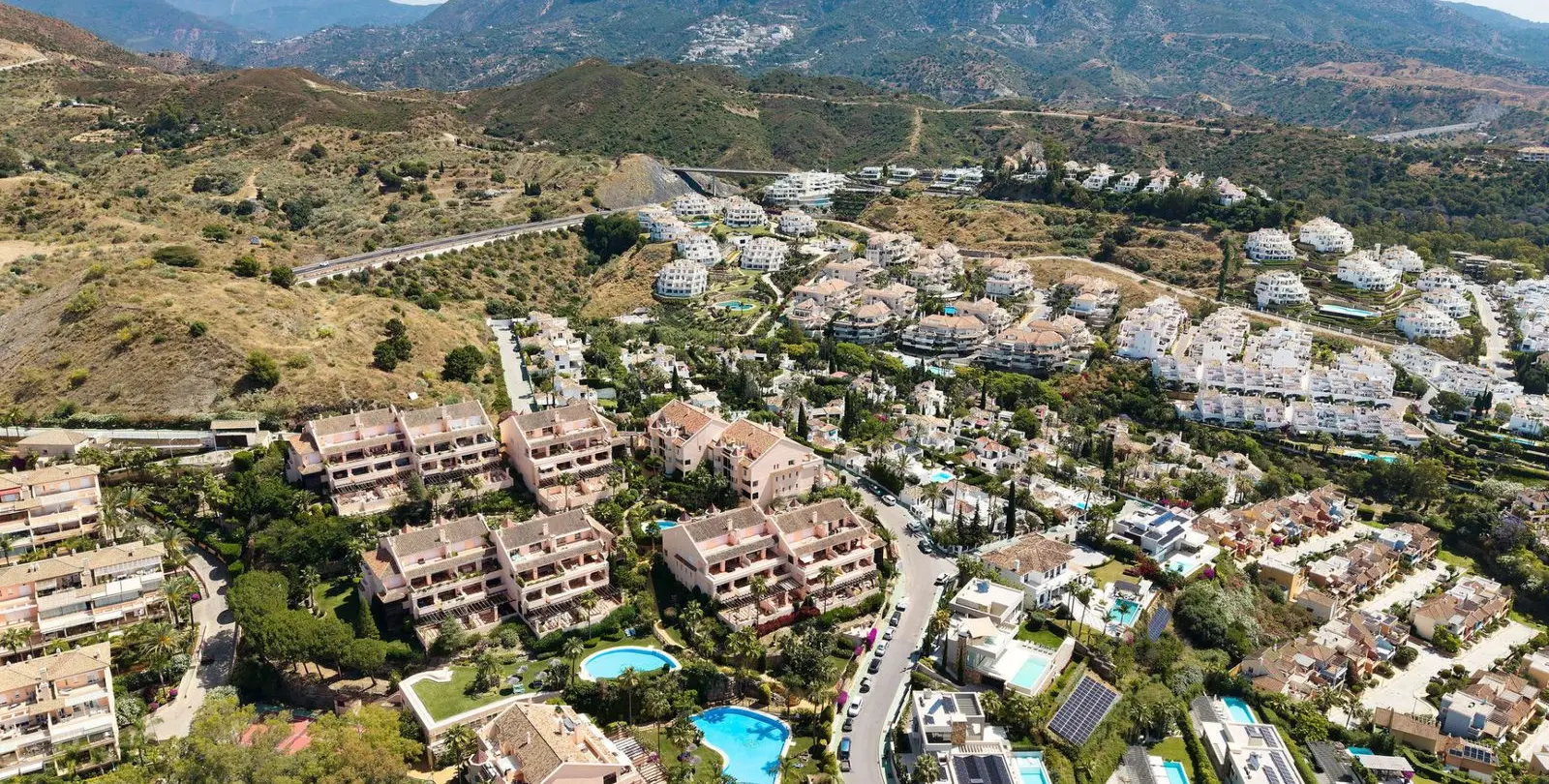 Sale of middle floor apartment in Nueva Andalucía 45