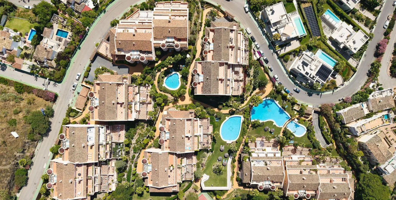 Sale of middle floor apartment in Nueva Andalucía 46