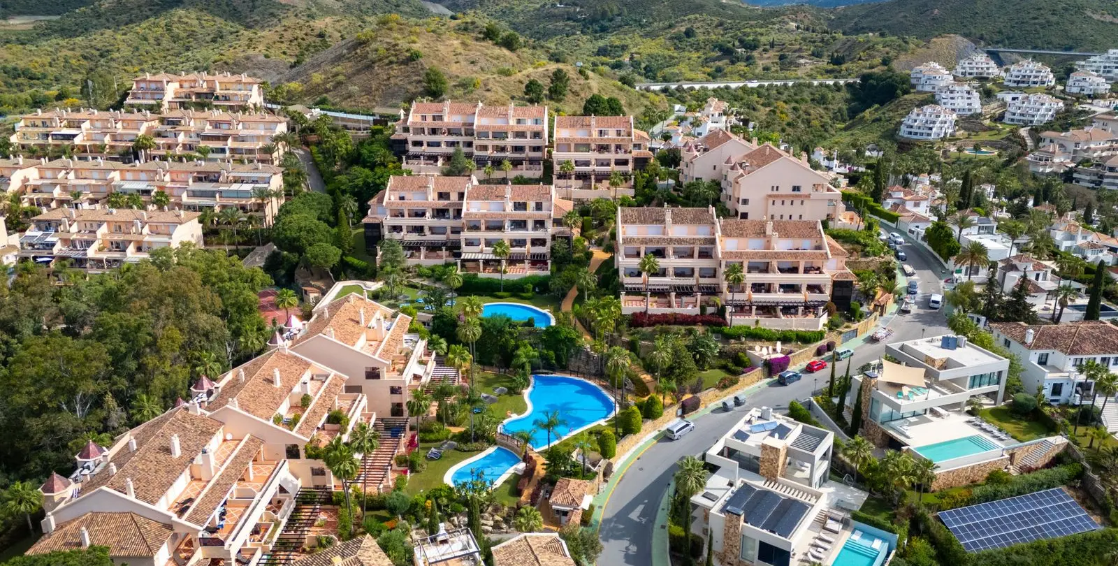 Sale of middle floor apartment in Nueva Andalucía 48
