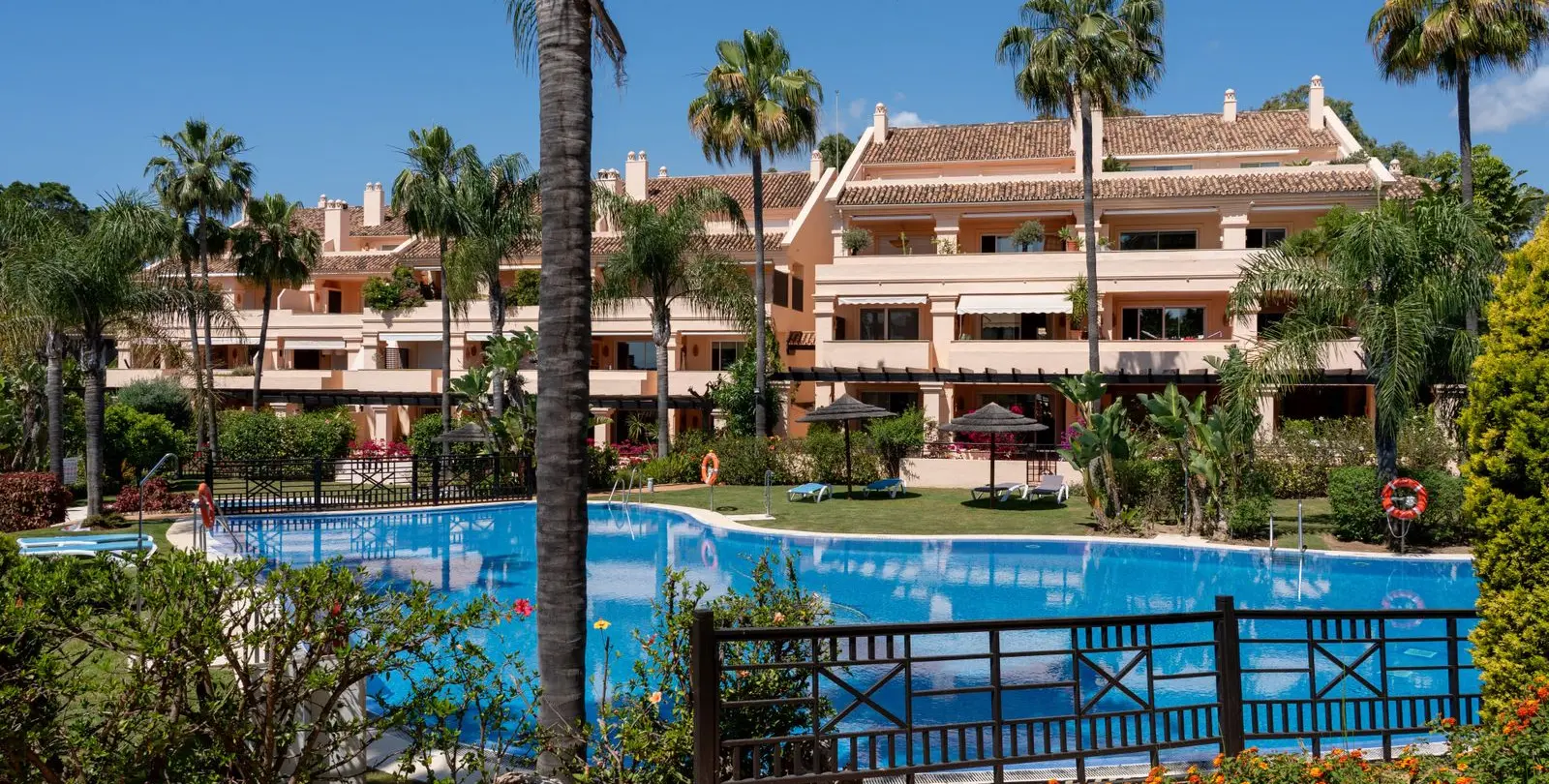 Sale of middle floor apartment in Nueva Andalucía 51