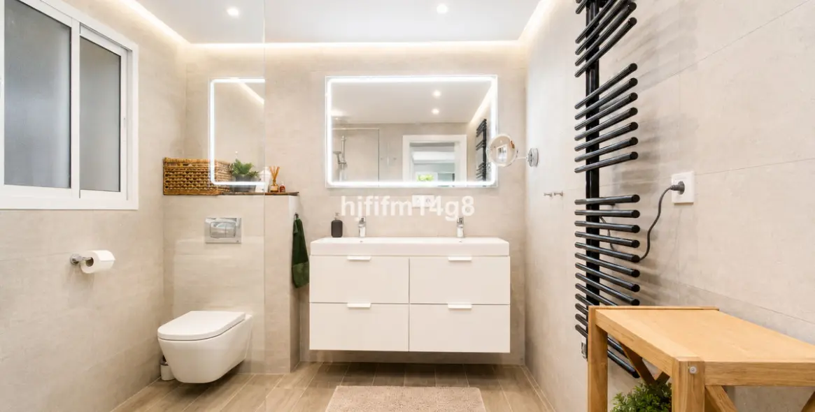 Sale of detached villa in La Campana 16