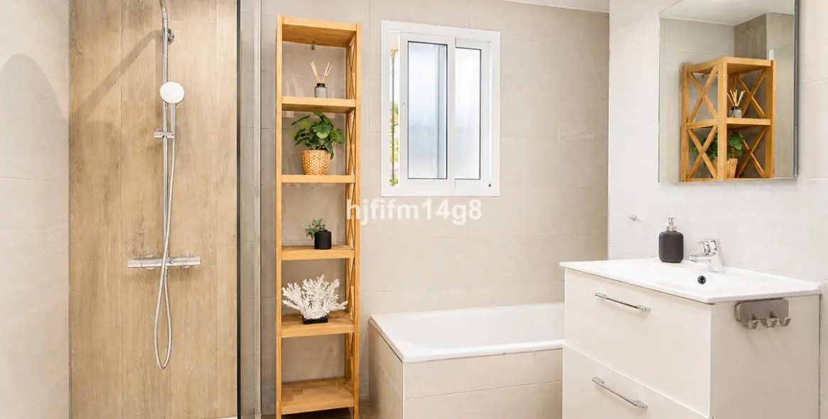 Sale of detached villa in La Campana 22