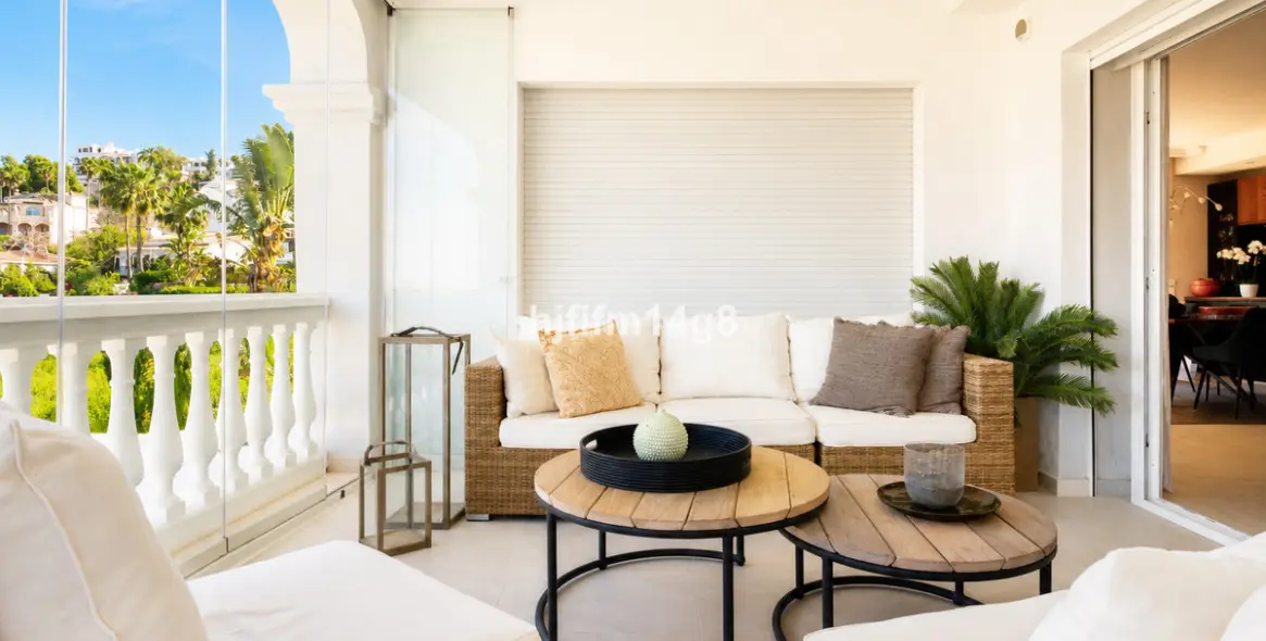 Sale of detached villa in La Campana 27