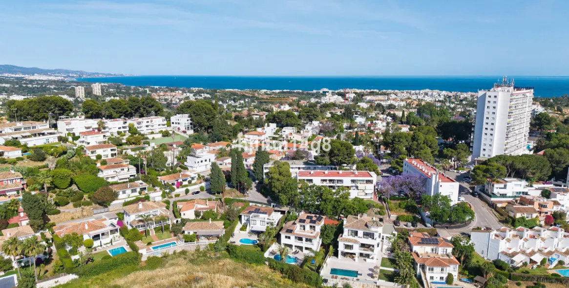 Sale of detached villa in La Campana 48