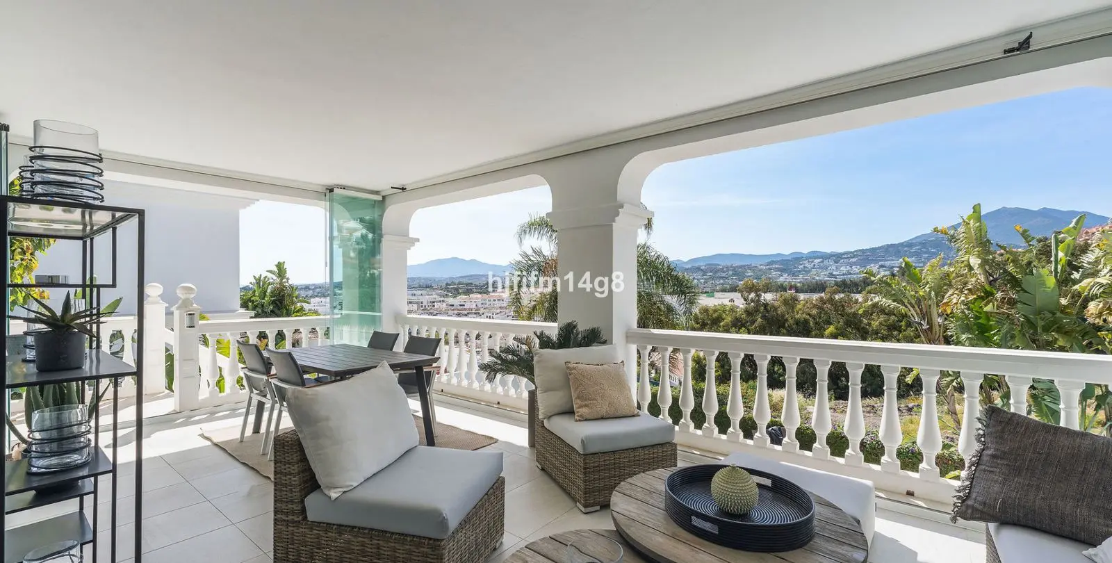 Sale of detached villa in La Campana 5