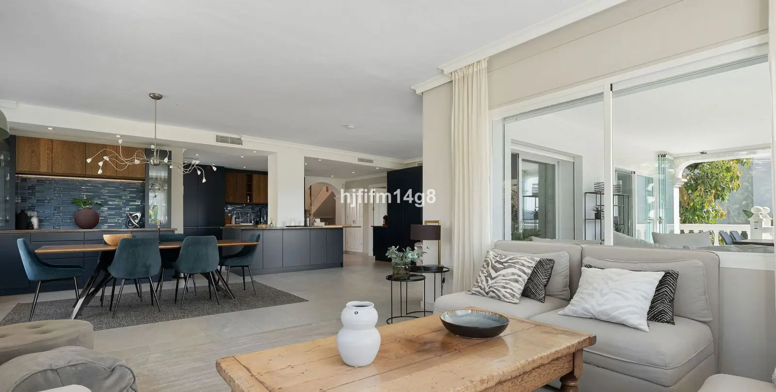 Sale of detached villa in La Campana 8
