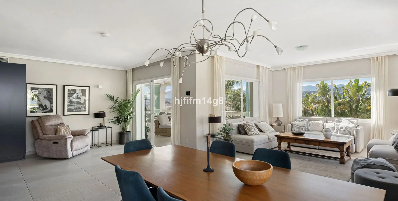 Sale of detached villa in La Campana 11