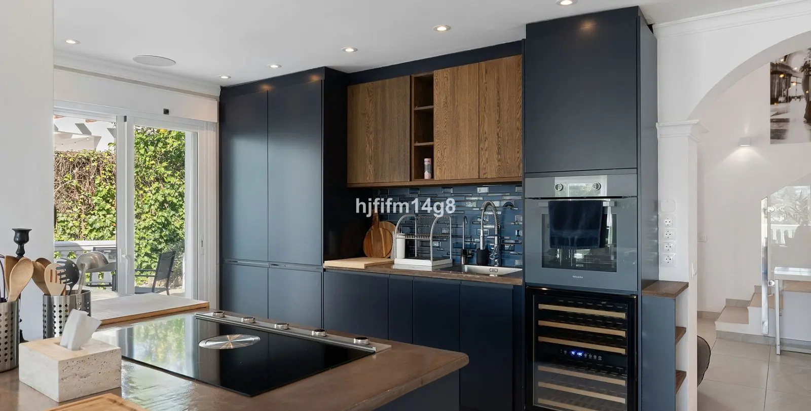 Sale of detached villa in La Campana 12