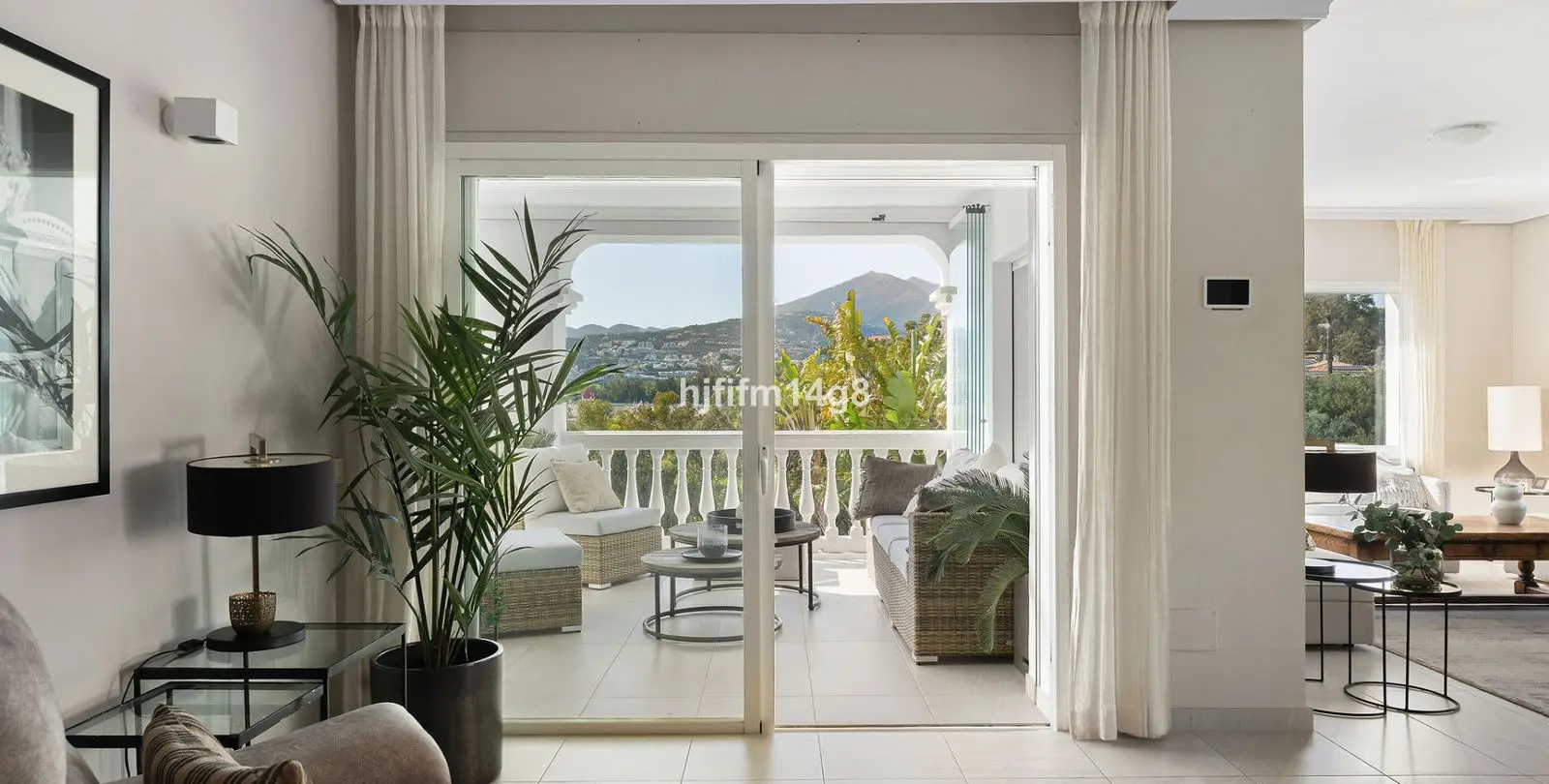 Sale of detached villa in La Campana 14