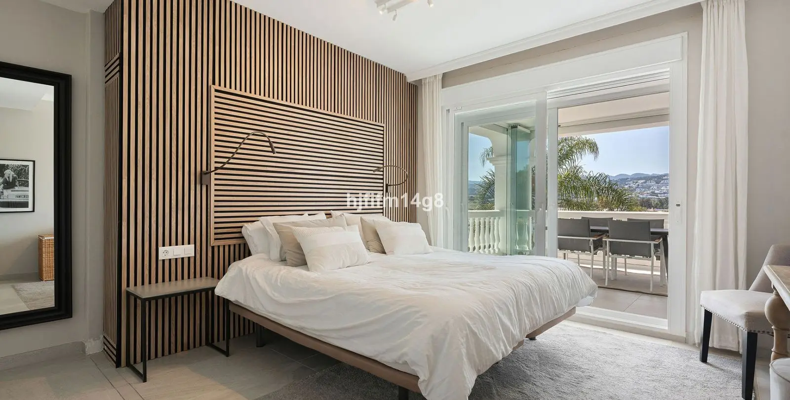 Sale of detached villa in La Campana 15