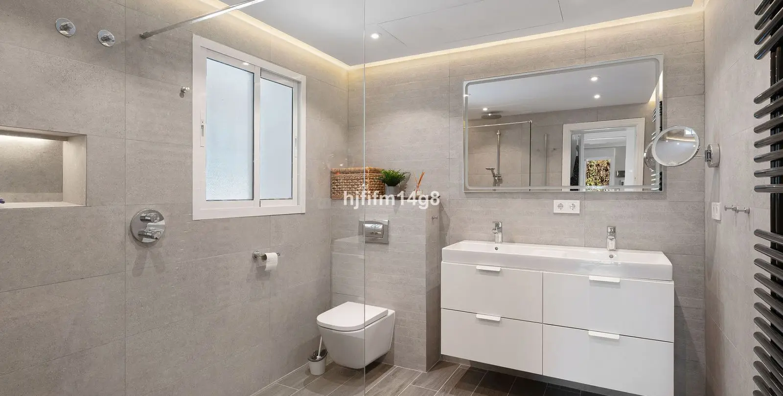 Sale of detached villa in La Campana 17