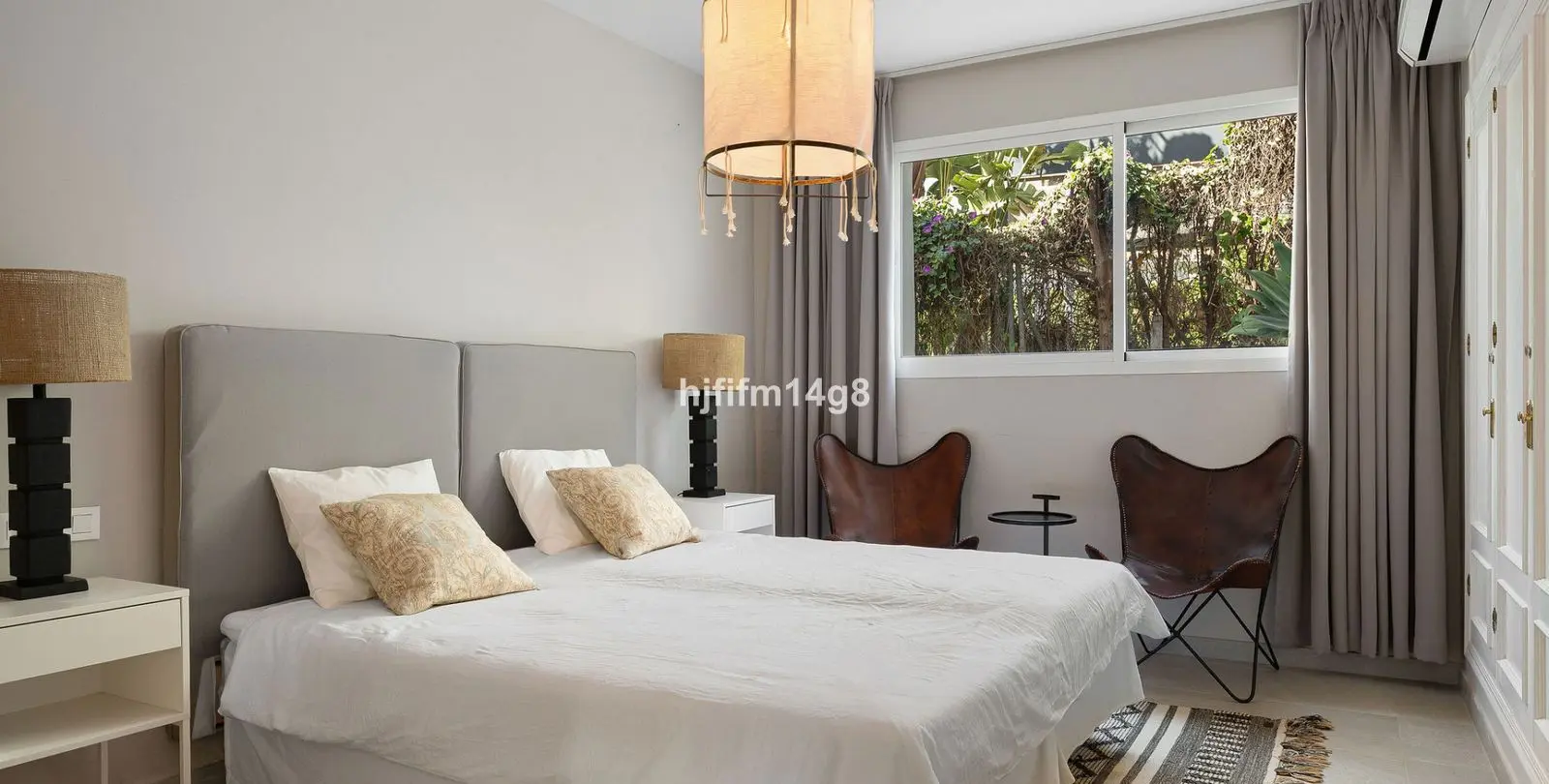 Sale of detached villa in La Campana 21