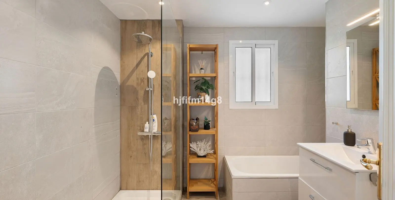 Sale of detached villa in La Campana 26