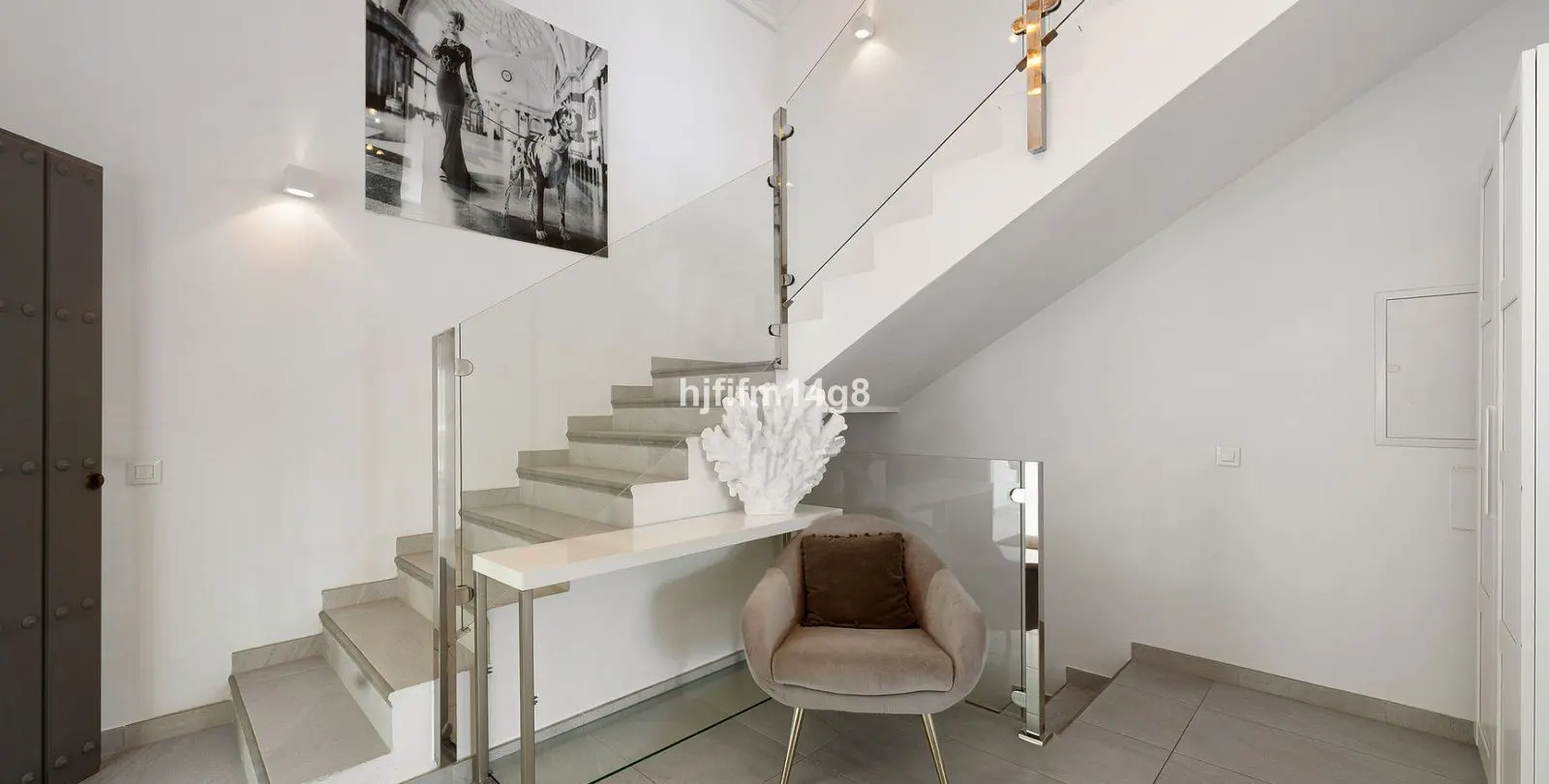 Sale of detached villa in La Campana 29
