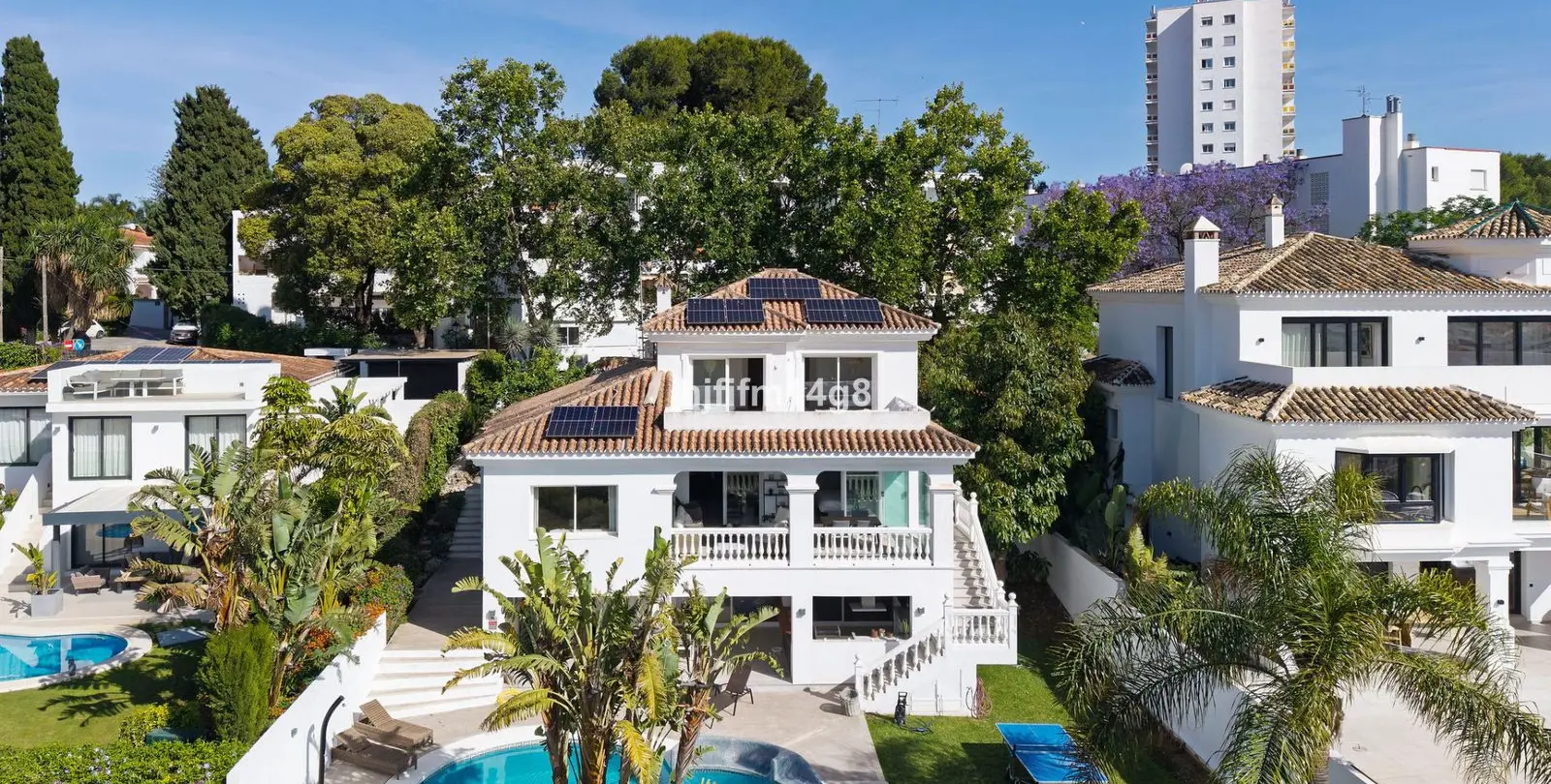 Sale of detached villa in La Campana 38