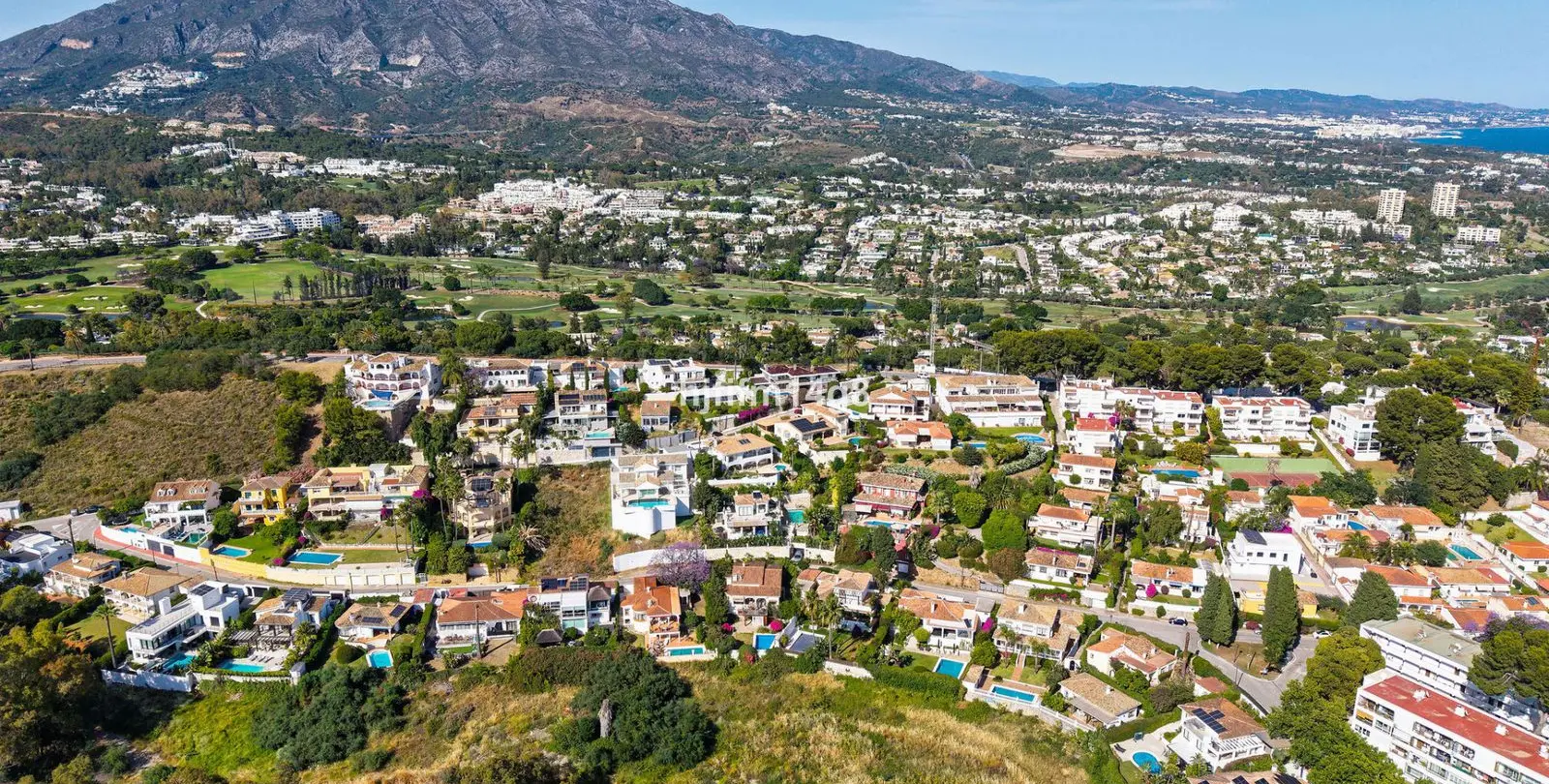 Sale of detached villa in La Campana 42