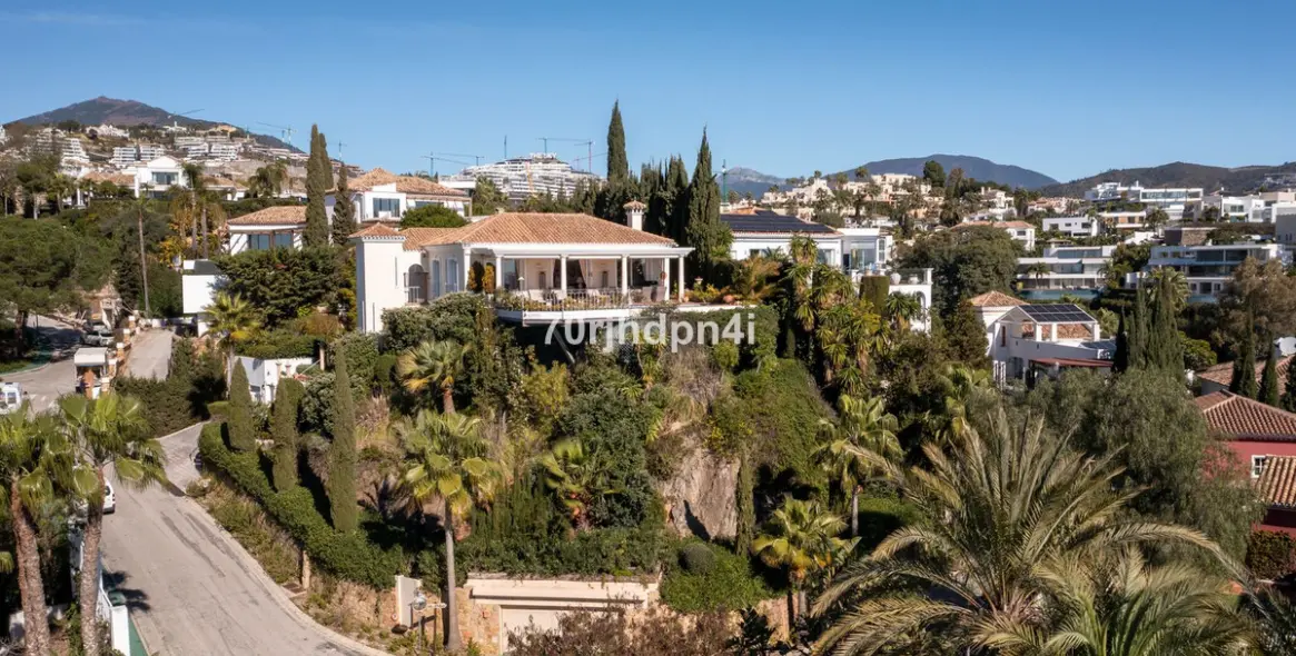 Sale of detached villa in Benahavís 1
