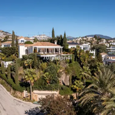 Sale of detached villa in Benahavís