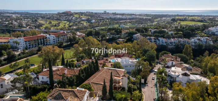 Sale of detached villa in Benahavís 2