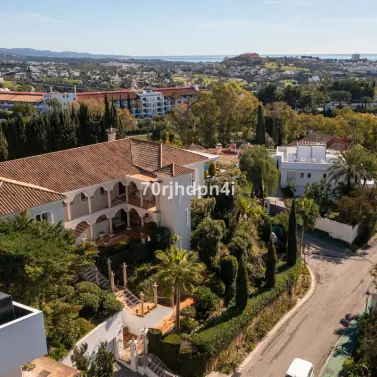 Sale of detached villa in Benahavís