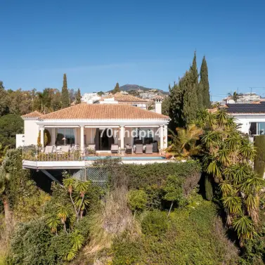 Sale of detached villa in Benahavís
