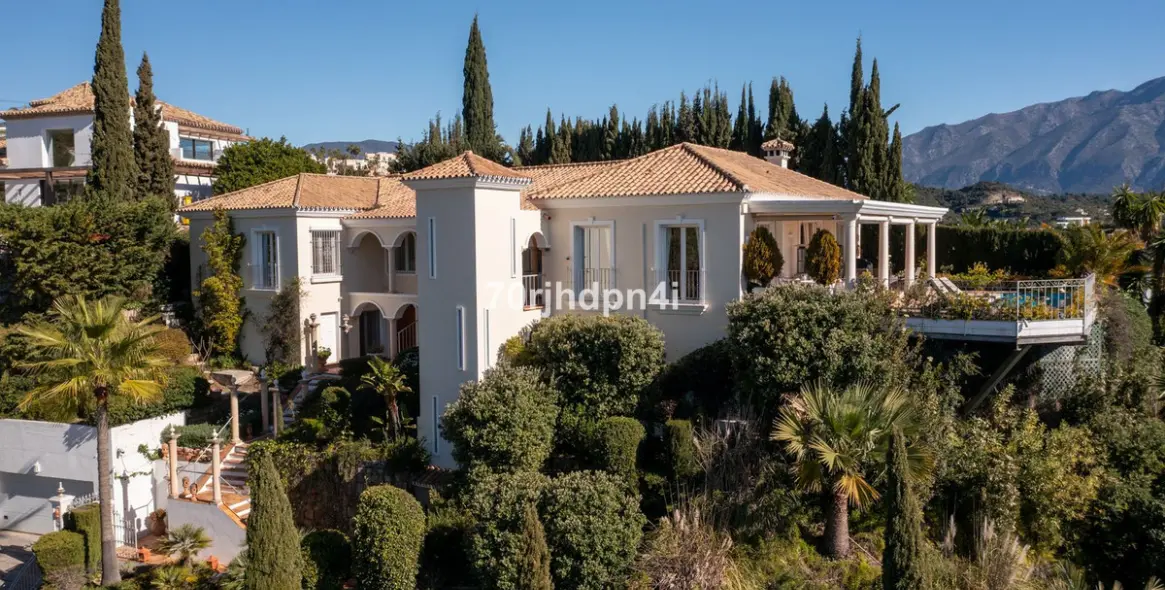Sale of detached villa in Benahavís 10