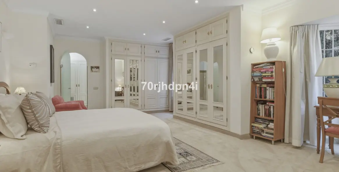Sale of detached villa in Benahavís 12