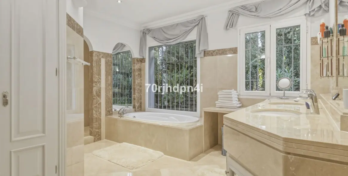 Sale of detached villa in Benahavís 24