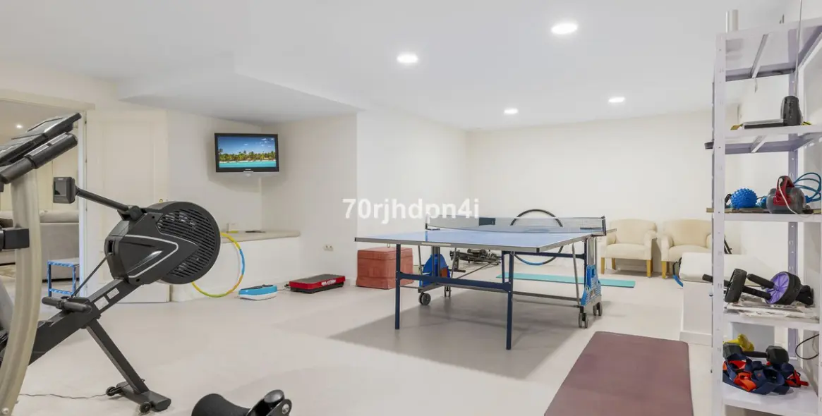 Sale of detached villa in Benahavís 34