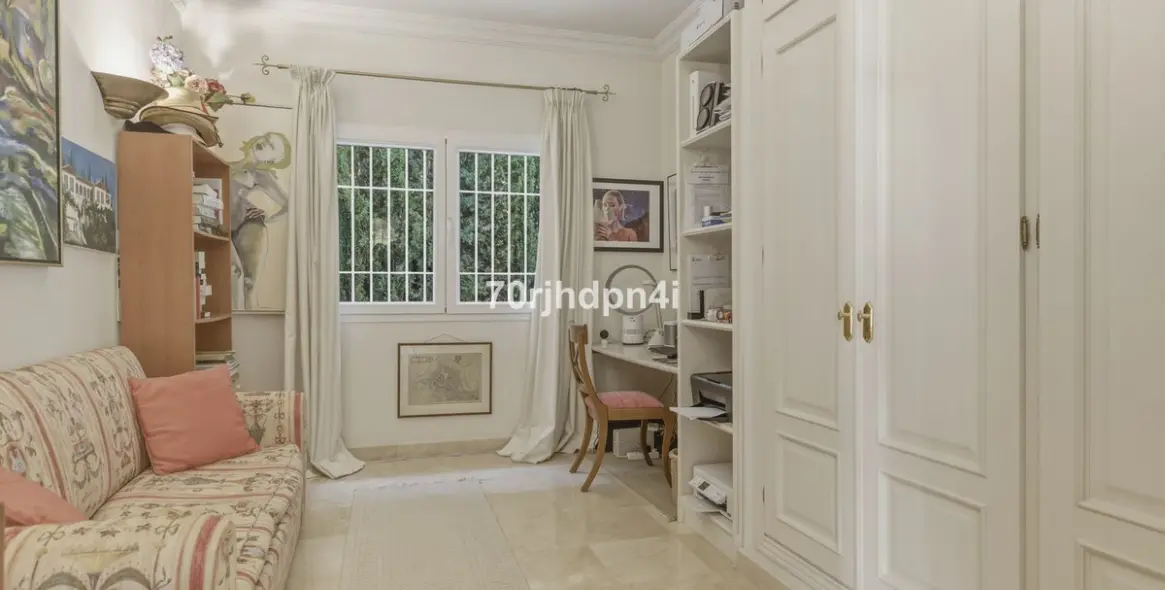 Sale of detached villa in Benahavís 40